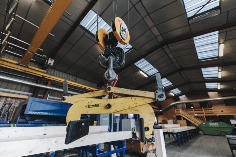 Pince pour transporter le bois dans l'atelier